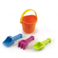 Juegos de exterior. Cubos. Palas. Balones. Pelotas