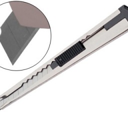 KF10940 Cúter Q-Connect metálico cuchilla estrecha